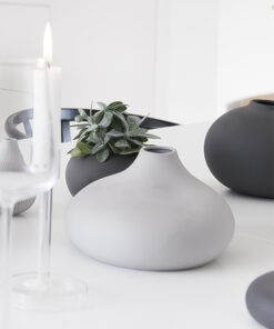 SveaPynt - StoreFactory Källa Large light grey low ceramic vase