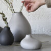 SveaPynt - StoreFactory Källa Small light grey low ceramic vase